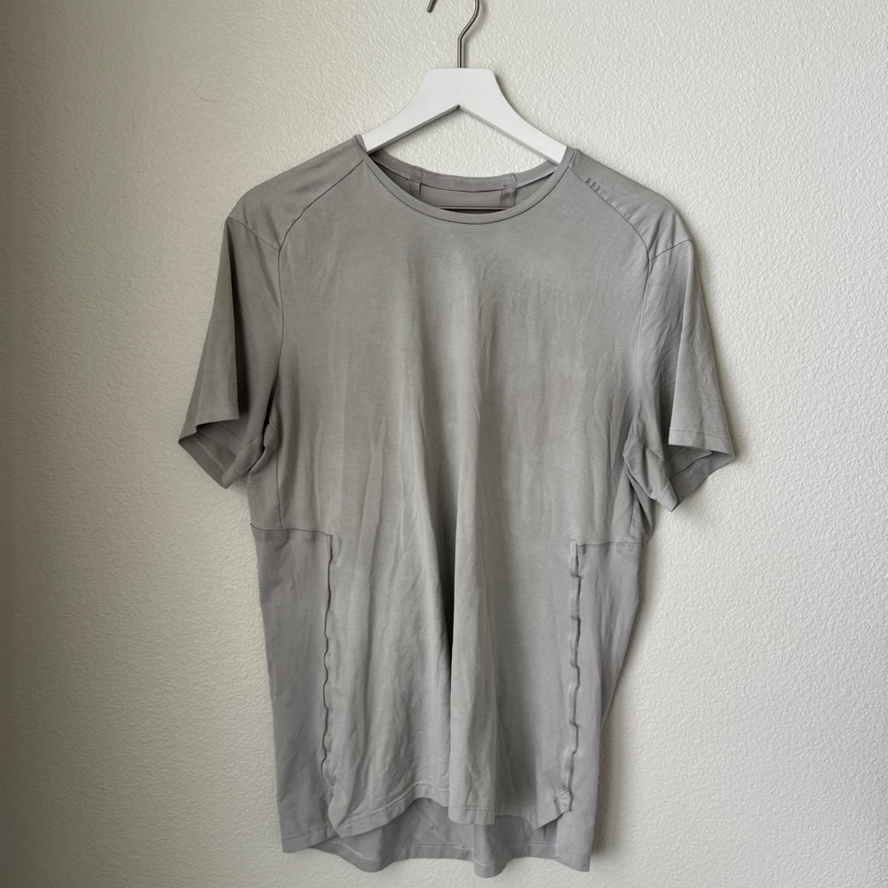 Lululemon men’s athletic shirt silver grey